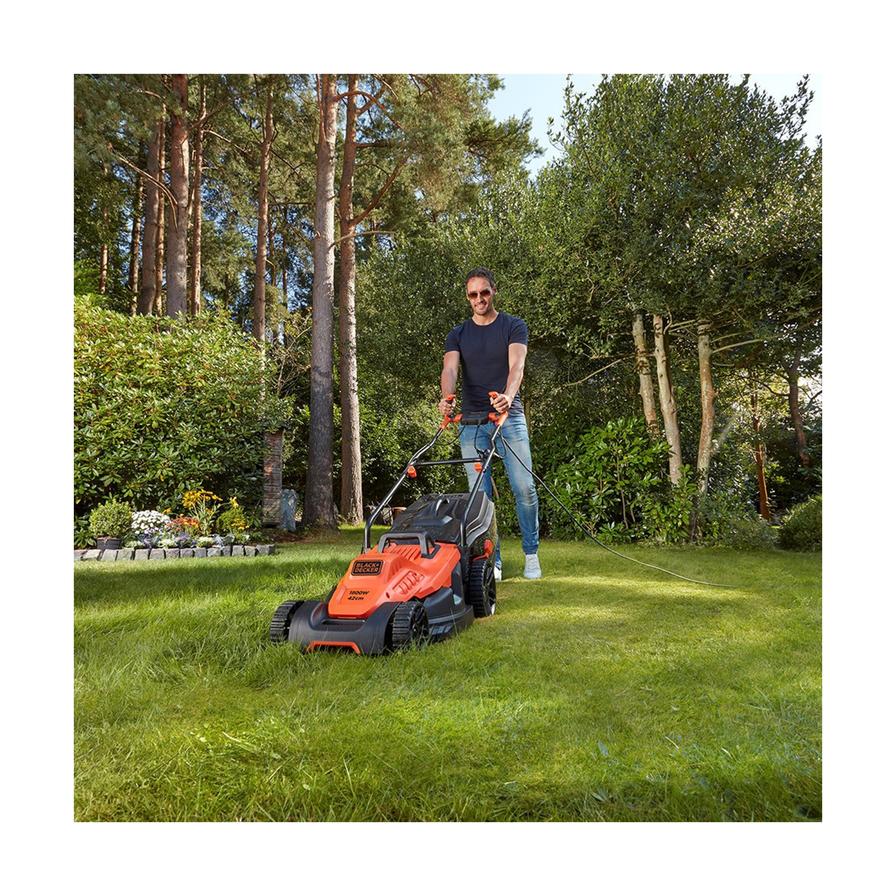 Black & deals decker lawn mowers