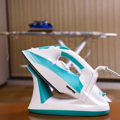 Geepas Ceramic Plate Cordless/Corded Steam Iron, GSI24015 (2400 W)
