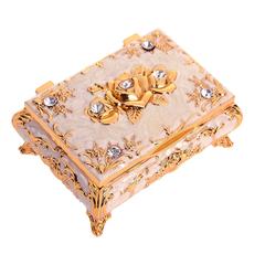 صندوق مجوهرات مطلي بالذهب أدورا