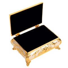 صندوق مجوهرات مطلي بالذهب أدورا