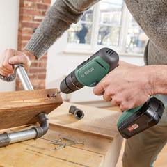 Bosch Cordless Universal Impact 18 Combi Drill (18 V) + X-Line Classic Drill & Screwdriver Bit Set