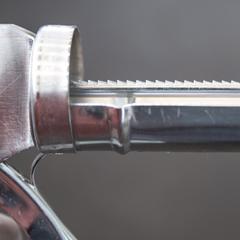 مسدس مواد عازلة بيورول بعمود سقاطة وحامل فولاذي (228.6 ملم)