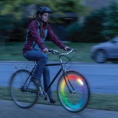 ضوء بلاستيك LED للعجلات قابل لإعادة الشحن نايت آيز سبوك لت