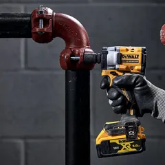Dewalt Cordless Impact Wrench W/Batteries & Charger, DCF921P2T-GB (18 V)