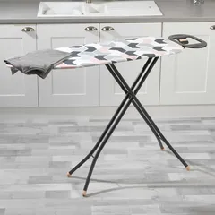 طاولة كي ملابس بتصميم هندسي من بيلدراي (115 × 36 سم)