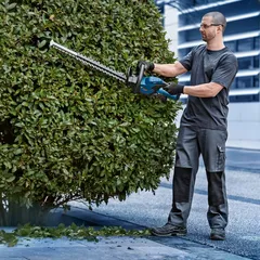 Bosch Professional Hedge Cutter W/Blower, x4ah Procore Battery, Charger (18V-60)