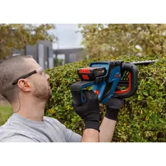 Bosch Professional Hedge Cutter W/Blower, x4ah Procore Battery, Charger (18V-60)
