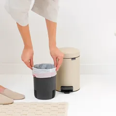 Brabntia Newicon Stainless Steel Lid Pedal Bin (23.5 x16.8 x 26.4 cm, 3 L, Beig)