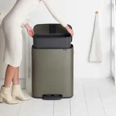 Brabantia Stainless Steel Bo Pedal Bin (36.3 x 54.1 x 65.2 cm, 60 L, Platinum)