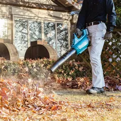 Makita Cordless Hedge Trimmer & Blower W/Battery & Charger (40 V)