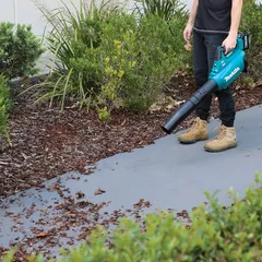 Makita Cordless Hedge Trimmer & Blower W/Battery & Charger (40 V)