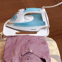 Olsenmark Ceramic Soleplate Steam Iron, OMSI1681 (2200 W)