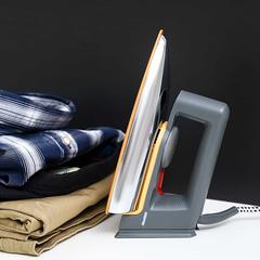 مكواة سيراميك جافة مقاومة للالتصاق من جيباس GDI23016 (1200 واط)