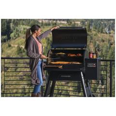 Traeger Ironwood 885 Wood Pellet Grill W/Lid, TFB89BLFC + Accessories Worth AED 245