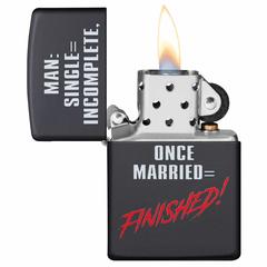 ولاعة زيبو مقاومة للرياح بتصميم الرجل الأعزب CI412255218 (أسود مطفي)