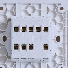 Milano 10A 3 Gang 2 Way Switch Wh Ps (3 x 3 cm)