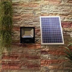 مصباح إضاءة LED يعمل بالطاقة الشمسية من ميلانو (3000 لومن ، 100 واط)