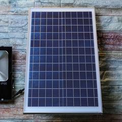 مصباح إضاءة LED يعمل بالطاقة الشمسية من ميلانو (3000 لومن ، 100 واط)